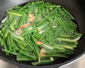 The practice measure of the most delicious green oily noodles served with soy sauce 4