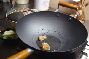 悲しみや喜びに圧倒される醤油で煮込んだ牛肉の顔の練習法4  