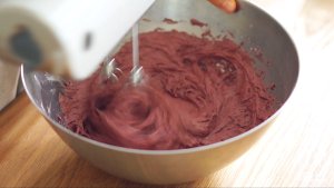 The cake of light Kagong velvet that need not wipe a face / low card recipe + decorate doohickey + the method that squeeze a flower / bake video cake piece 11 " beautiful type cake " practice measure 18