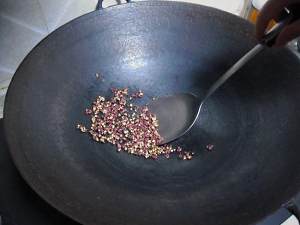 [Chongqing is small] the practice measure of the hot pepper that add oil and practice of face of Chinese prickly ash 16