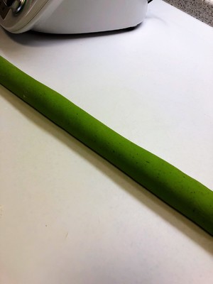 The practice measure of spinach steamed bread 6