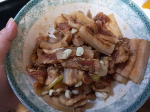 「ピーマンの肉は再び料理します。乾いた皿は、3杯の食事8の練習法です。」