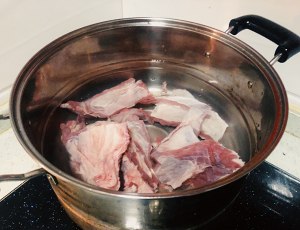 デリカシーは、クリアスープ（顔）で煮たスーパーシリーリーの牛肉のスープを落とします練習対策2