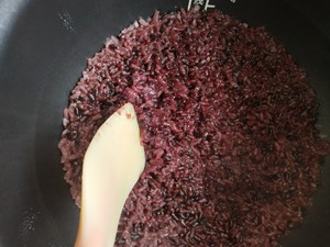 絶えずくまのやわらかなもち黒米（紫みがきもち米）の詰め物三角キャンディの蒸しパン、蒸しパン、パン生地（発酵）の練習方法6