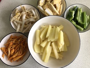 The practice measure that Chinese caterpillar fungus spends corn bamboo shoot to fry potato 1