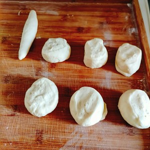 The flesh places steamed bun (of white auspicious steamed bun make) practice measure 2