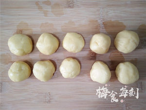 Net Gong Xiangyu is violet cake of beans of potato celestial being, the practice step that requires a pan only 11