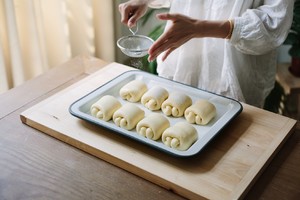 Milk biscuit coils the practice measure of cookbook of boreal vessel oven 16