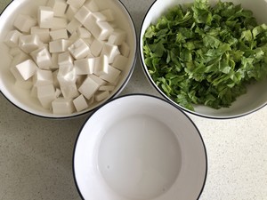 セイヨウセロリの葉1の豆腐の濃厚スープの実践測定