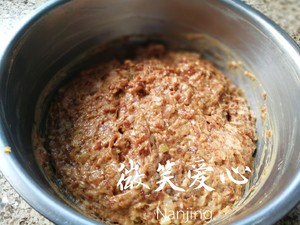 Flesh of fresh pork green Chinese onion is wrapped (teach your water to hit stuffing) practice measure 8