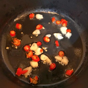 練習 簡単なクイックワーカーのホットピクルスマスタードチューバーの細切り肉のスープのピンクの測り方2 