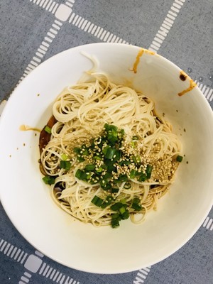 Simple and delicious the practice measure of the breakfast dry noodles served with soy sauce that makes easily 9