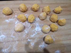 The practice measure of pumpkin rose steamed bread 9