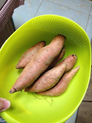 Simple quick worker bakes pachyrhizus (yam) practice measure 2