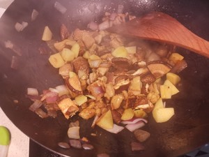 The practice measure of meal of stew of chicken of Xianggu mushroom potato 3