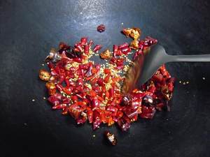 [Chongqing is small] the practice measure of the hot pepper that add oil and practice of face of Chinese prickly ash 9