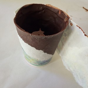Person admire of chocolate cup Zhi this the practice measure of cake 5