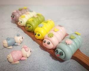 The practice measure of wool caterpillar steamed bread 18