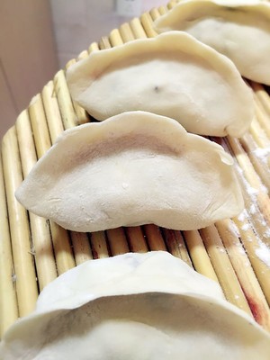 The practice measure of steamed dumpling of element of dough made with boiling water 8