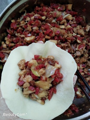 The practice step that takes 5 pork turnip steamed stuffed bun at a heat 7