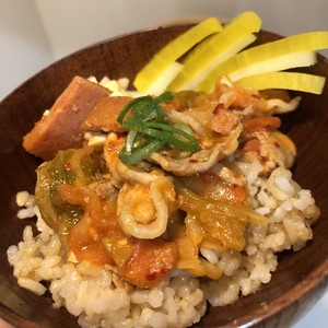 Rice served with meat and vegetables on top of pork of hot Chinese cabbage, the practice step that who took to like to like ^_^ 14