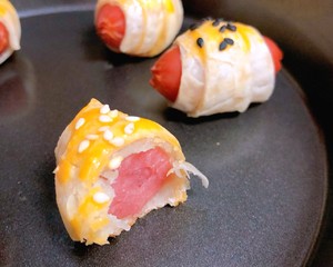 [the hand catchs cake sausage roll] practice measure 9