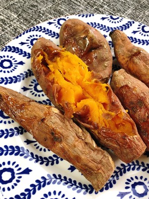 Simple quick worker bakes pachyrhizus (yam) practice measure 8