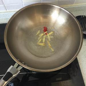 The practice measure of vermicelli made from bean starch of the dish that fry a bag 1