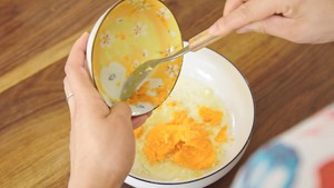 Yellow moon cake of grandma drifting a heart (without Ji Shifen / change syrup version) [graceful feed rude language] practice measure 3