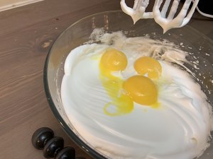 The novice makes one of series surely perfect sponge cake (super- soft and wet use a figure completely) practice measure 7