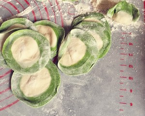 The emerald dumpling with green delicious nutrition (stuffing of spinach dried small shrimps) practice measure 9