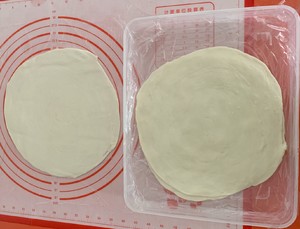 Breakfast hand catchs cake embryo child practice measure 5
