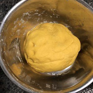 The practice measure of pumpkin rose steamed bread 7