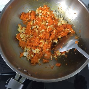 The practice measure of bean curd of element crab meat 4