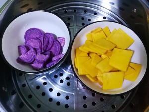 The practice measure of wool caterpillar steamed bread 2