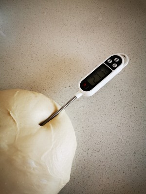 Exceed softness - the practice measure of hot dog biscuit 3