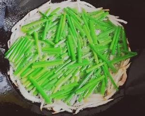 Oily noodles served with soy sauce of this bowl of green absolutely. . . Eat to make sure you are licked dish oh practice measure 4