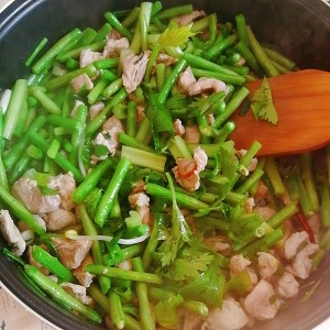 母の風味-河南は麺を蒸発させます（覆われた鍋でゆっくりと火の上で素晴らしい役割の顔が沸騰します）  /にがり顔）練習方法4 