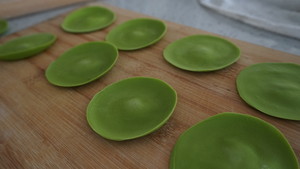 How does  Zuo  dew teach your dough to knead? ? Dumpling skin how roll? practice measure 23