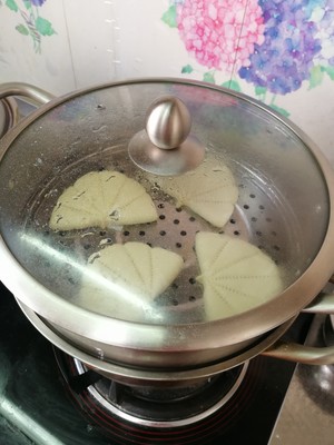 The practice move that cake of lotus leaf steamed bread places 12