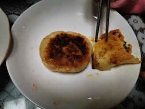 The practice measure of leaven dough thin pancake made of millet flour 3