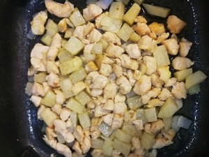 Simple and delicious curry chicken meal (tomato patch very glutinous, chicken is very tender, left and right sides of half an hour is finished) practice measure 3