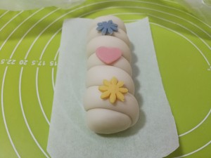 The practice measure of wool caterpillar steamed bread 11