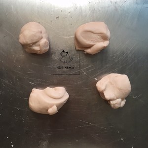 " pig year big auspicious " the practice measure of cartoon steamed bread 2