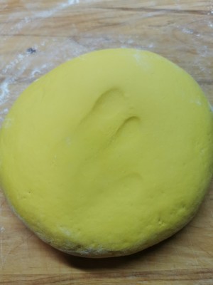 食べる純粋なカボチャの蒸しパンを補完する最愛の人になることができます。 バラ、ハリネズミ、カボチャのモデリングの蒸しパンの方法13
