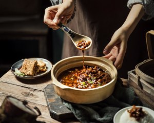 テーブルには、オイルを含まないにがり肉の食事がありません（小さな白いアレンジ）練習対策2