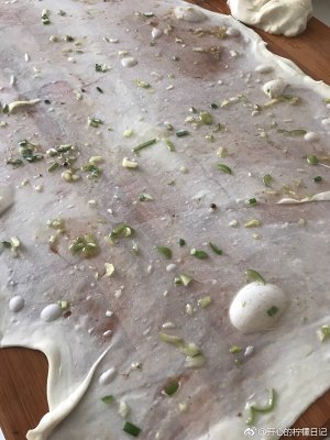 The practice measure of green deep-fried dough cake 15