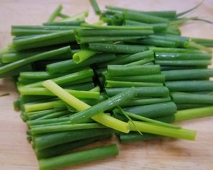 甘い緑の油っぽい麺の黄色いレイが醤油の正方形の練習法1