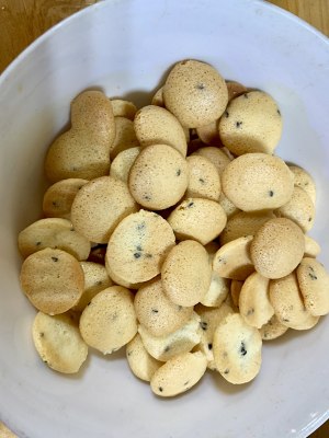 The practice measure of small biscuit of crisp of the anhydrous egg that do not have oil 6