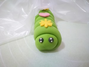 The practice measure of wool caterpillar steamed bread 12